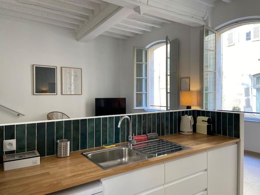 Appartement Avec Ventilateurs Proche Du Palais Des Papes Avinhão Exterior foto