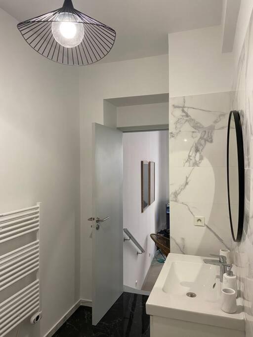 Appartement Avec Ventilateurs Proche Du Palais Des Papes Avinhão Exterior foto